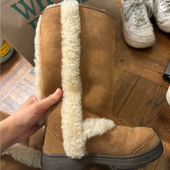 UGG Women's Sunburst Tall Boots US size 6. - Picture 7 of 11